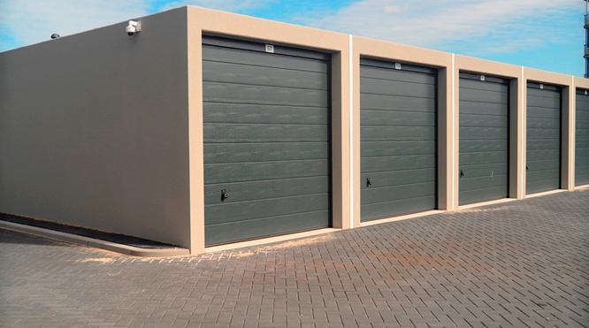TE HUUR Garagebox Type C (39m2) - € 575,00 incl. 21% btw per maand